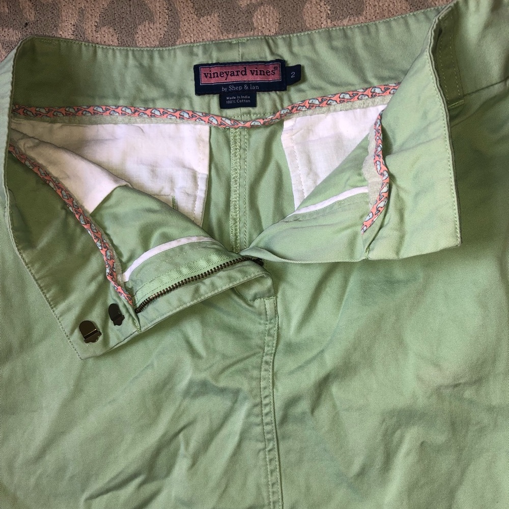Midi/mini green skirt Vineyard Vines.